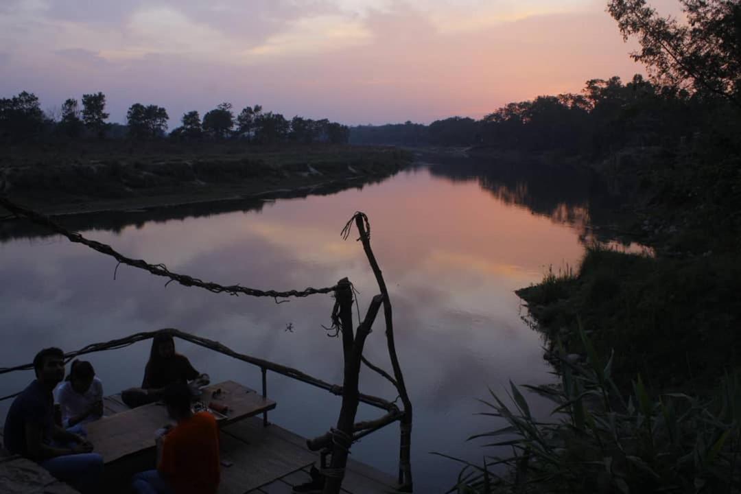 Happy Lemon Tree Lodge Sauraha Exterior foto