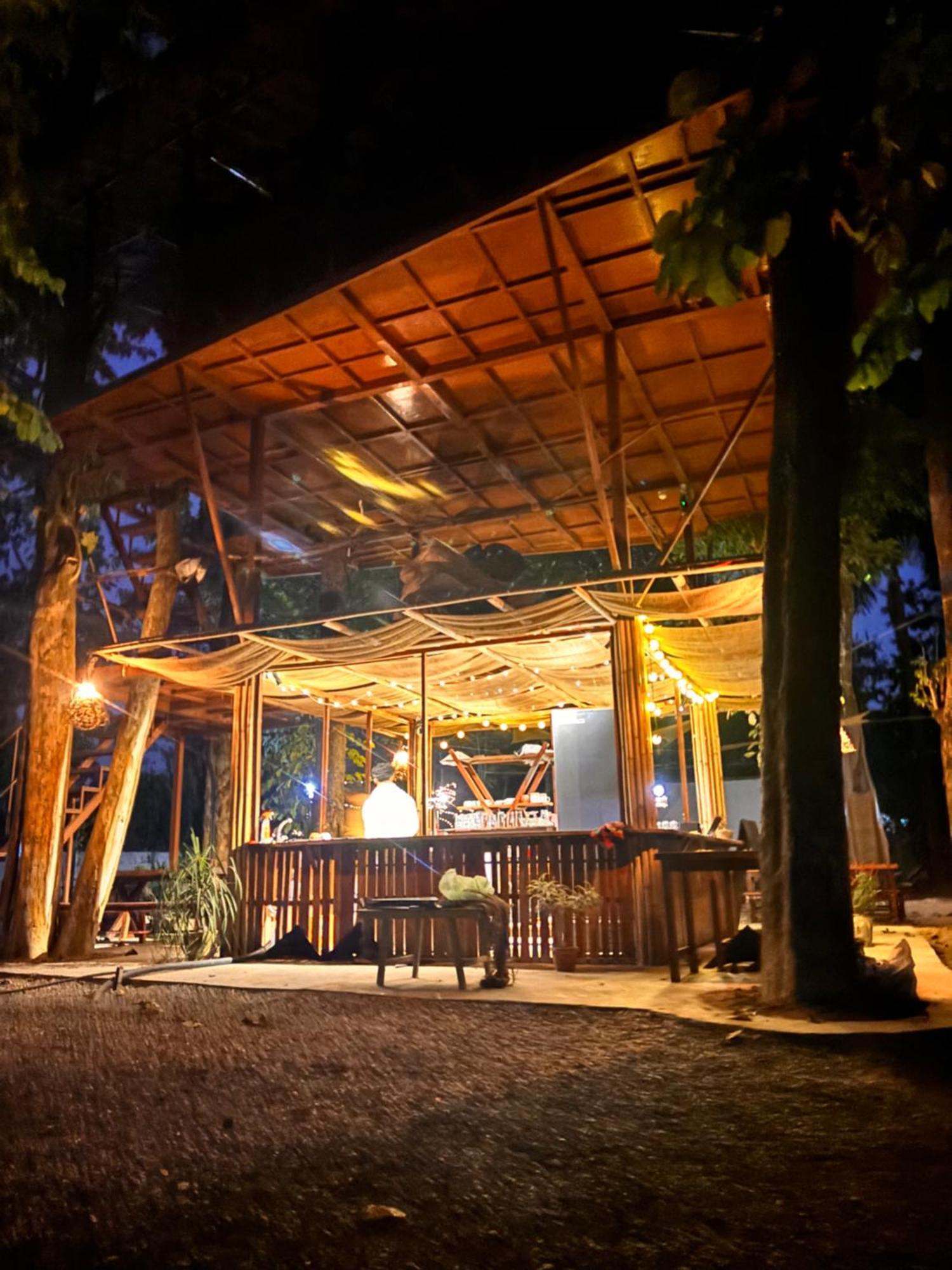 Happy Lemon Tree Lodge Sauraha Exterior foto