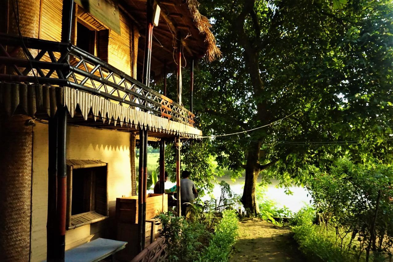 Happy Lemon Tree Lodge Sauraha Exterior foto