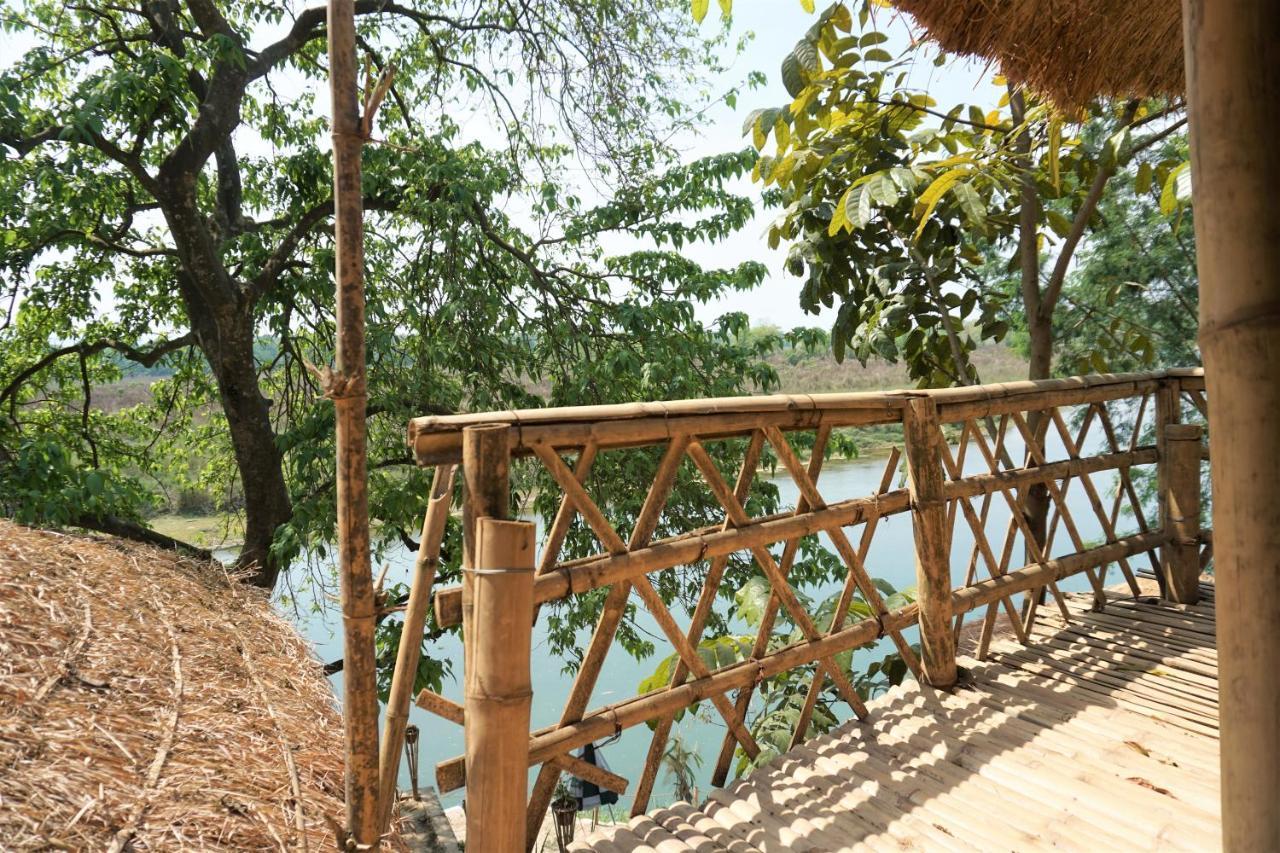 Happy Lemon Tree Lodge Sauraha Exterior foto