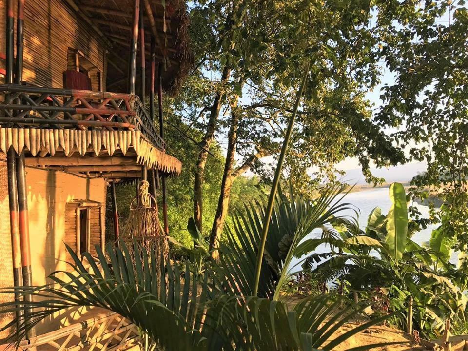 Happy Lemon Tree Lodge Sauraha Exterior foto